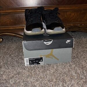 Nike Air Jordan 11 Low - Black and White